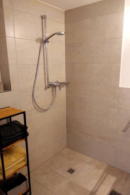 טרייר Pearl Studio Apart - King Bed - Netflix - Projector - Fast Wi-Fi מראה חיצוני תמונה